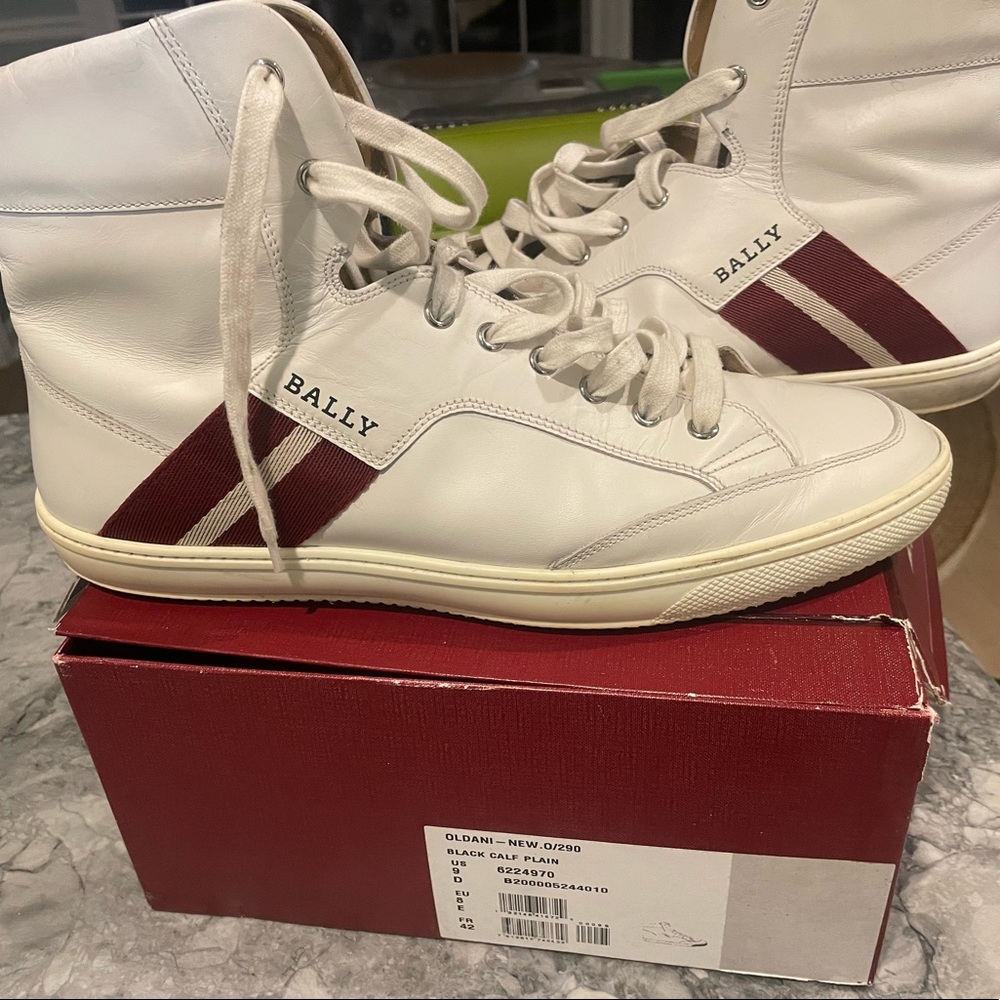 Bally hi-top sneaked. Pre-owned in really good condition. Size 12